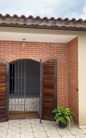 Casa à venda com 164m², 3 quartos e 2 vagas Casa à venda com 164m², 3 quartos e 2 vagasÁrea externa