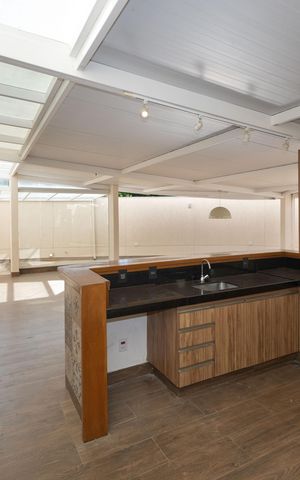 Apartamento à venda com 217m², 3 quartos e 2 vagas Apartamento à venda com 217m², 3 quartos e 2 vagasÁrea Privativa