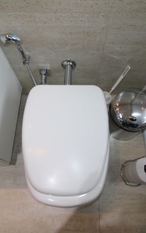 Casa à venda com 200m², 2 quartos e 2 vagasBanheiro