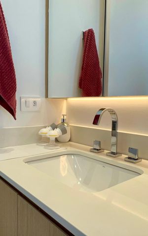 Apartamento à venda com 151m², 2 quartos e 2 vagas Apartamento à venda com 151m², 2 quartos e 2 vagasBanheiro da Suíte 1