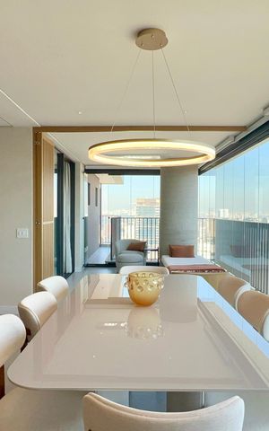 Apartamento à venda com 151m², 2 quartos e 2 vagas Apartamento à venda com 151m², 2 quartos e 2 vagasVaranda