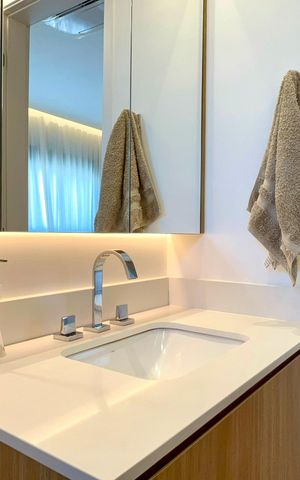 Apartamento à venda com 151m², 2 quartos e 2 vagas Apartamento à venda com 151m², 2 quartos e 2 vagasBanheiro da Suíte 2