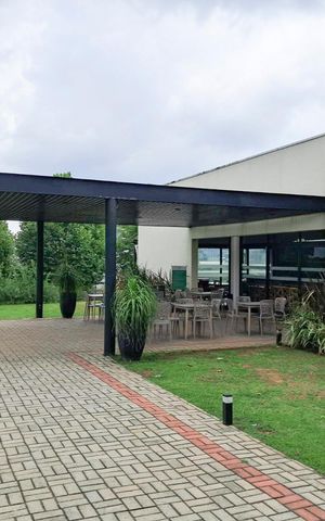 Casa de condomínio à venda com 441m², 5 quartos e 4 vagas Casa de condomínio à venda com 441m², 5 quartos e 4 vagasÁrea comum - Salão de festas