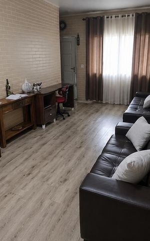 Casa à venda com 127m², 2 quartos e 2 vagas Casa à venda com 127m², 2 quartos e 2 vagasSala