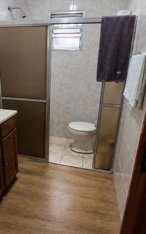 Casa à venda com 127m², 2 quartos e 2 vagas Casa à venda com 127m², 2 quartos e 2 vagasBanheiro 1