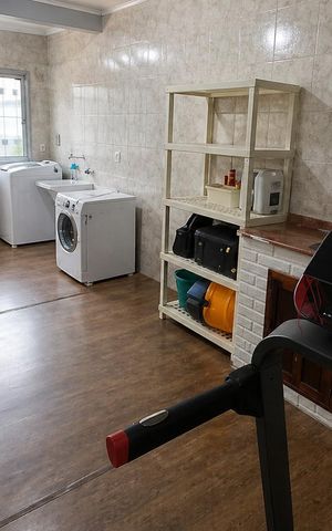 Casa à venda com 127m², 2 quartos e 2 vagas Casa à venda com 127m², 2 quartos e 2 vagasSala