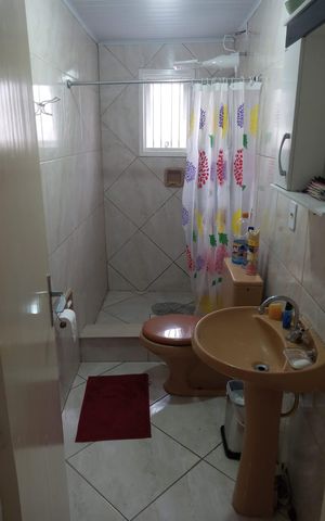 Casa à venda com 70m², 2 quartos e sem vaga Casa à venda com 70m², 2 quartos e sem vagaBanheiro