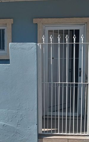 Casa à venda com 70m², 2 quartos e sem vaga Casa à venda com 70m², 2 quartos e sem vagaFachada