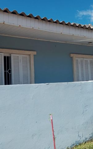 Casa à venda com 70m², 2 quartos e sem vaga Casa à venda com 70m², 2 quartos e sem vagaFachada