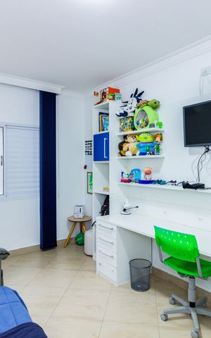 Casa à venda com 194m², 4 quartos e 3 vagas Casa à venda com 194m², 4 quartos e 3 vagasQuarto 3