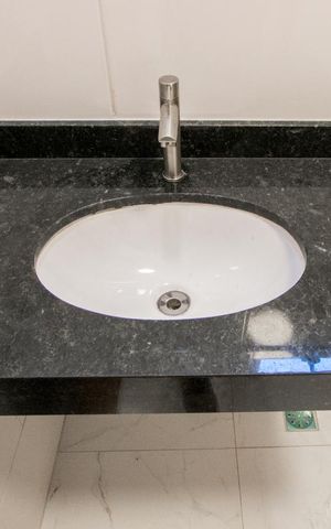 Apartamento à venda com 100m², 2 quartos e 1 vaga Apartamento à venda com 100m², 2 quartos e 1 vagaBanheiro social 1