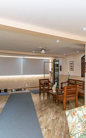 Casa à venda com 250m², 4 quartos e sem vaga Casa à venda com 250m², 4 quartos e sem vagaCasa 2º andar - Sala