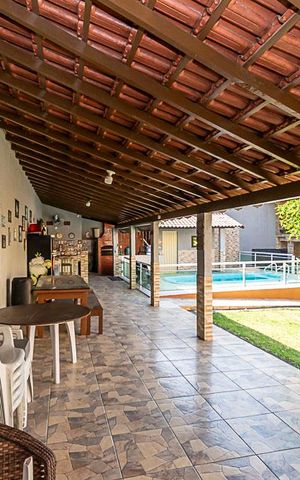 Casa à venda com 250m², 4 quartos e sem vaga Casa à venda com 250m², 4 quartos e sem vagaVaranda gourmet