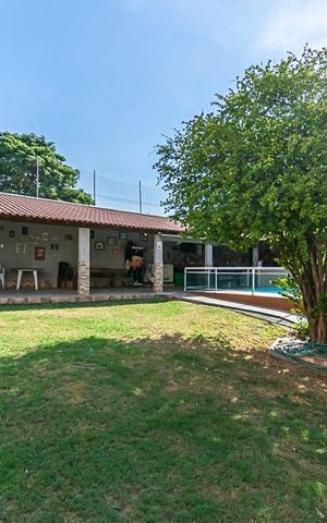 Casa à venda com 250m², 4 quartos e sem vaga Casa à venda com 250m², 4 quartos e sem vagaQuintal
