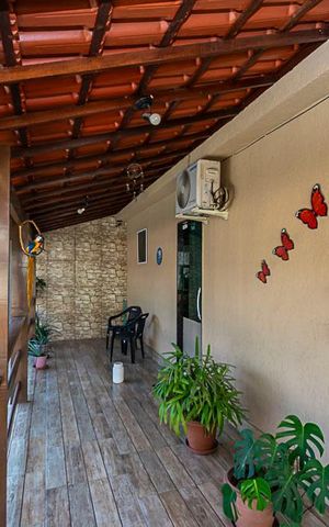 Casa à venda com 250m², 4 quartos e sem vaga Casa à venda com 250m², 4 quartos e sem vagaCasa 2º andar - Varanda