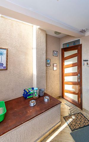 Casa à venda com 250m², 4 quartos e sem vaga Casa à venda com 250m², 4 quartos e sem vagaCasa 2º andar - Sala - Hall da entrada