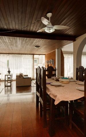 Casa para alugar com 560m², 4 quartos e 4 vagas Casa para alugar com 560m², 4 quartos e 4 vagasSala