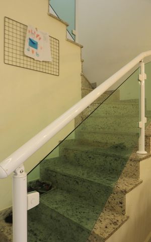 Casa à venda com 99m², 3 quartos e 2 vagasEscadas