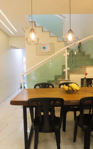 Casa à venda com 99m², 3 quartos e 2 vagasSala