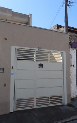 Casa à venda com 99m², 3 quartos e 2 vagasFachada