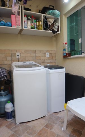 Casa à venda com 99m², 3 quartos e 2 vagasLavanderia