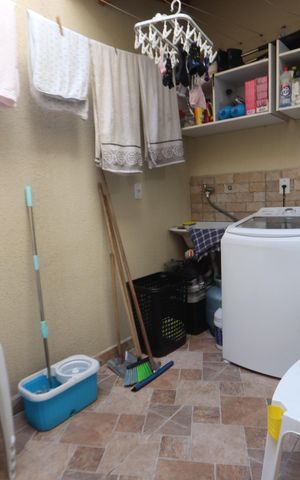 Casa à venda com 99m², 3 quartos e 2 vagasLavanderia