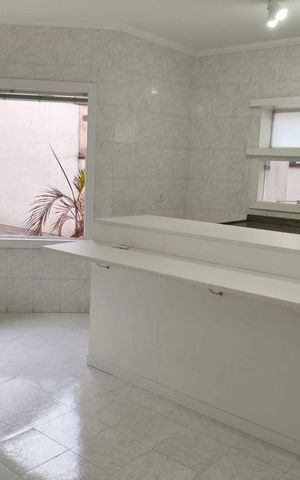 Casa à venda com 321m², 3 quartos e 4 vagas