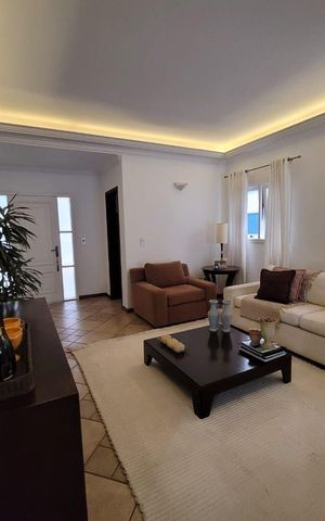 Casa à venda com 355m², 4 quartos e 4 vagas