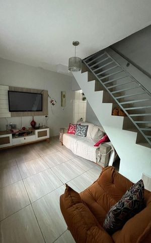 Casa à venda com 48m², 3 quartos e sem vaga Casa à venda com 48m², 3 quartos e sem vagaSala