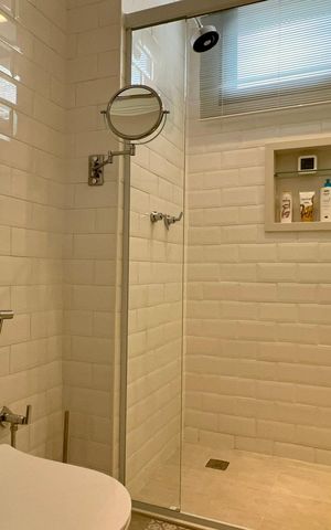 Apartamento à venda com 125m², 2 quartos e 1 vaga Apartamento à venda com 125m², 2 quartos e 1 vagaBanheiro da Suíte 2