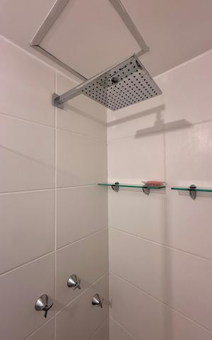 Studio para alugar com 28m², 1 quarto e sem vaga Studio para alugar com 28m², 1 quarto e sem vagaBanheiro