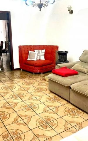 Casa à venda com 270m², 4 quartos e 4 vagas