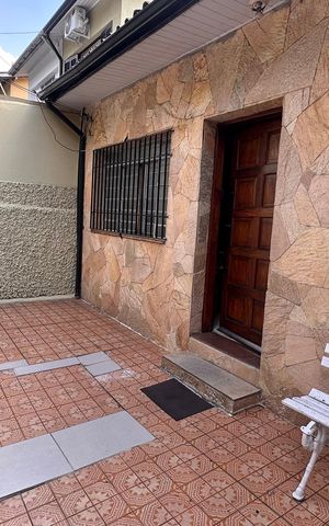 Casa à venda com 200m², 2 quartos e 2 vagas