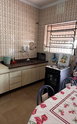 Casa à venda com 200m², 2 quartos e 2 vagas