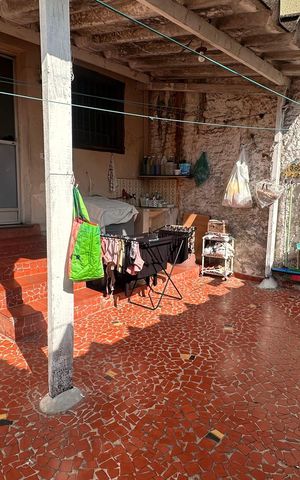 Casa à venda com 200m², 2 quartos e 2 vagas
