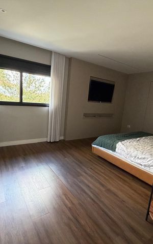 Casa de condomínio à venda com 213m², 3 quartos e 2 vagas Casa de condomínio à venda com 213m², 3 quartos e 2 vagasQuarto