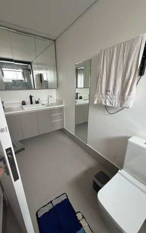 Casa de condomínio à venda com 213m², 3 quartos e 2 vagas Casa de condomínio à venda com 213m², 3 quartos e 2 vagasBanheiro