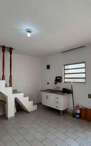 Casa à venda com 195m², 3 quartos e 2 vagas Casa à venda com 195m², 3 quartos e 2 vagasSalão - edícula