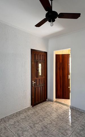 Casa à venda com 195m², 3 quartos e 2 vagas Casa à venda com 195m², 3 quartos e 2 vagasSala