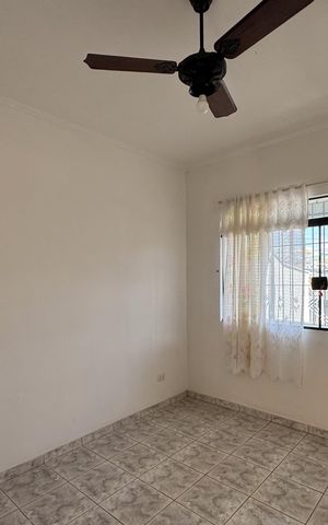 Casa à venda com 195m², 3 quartos e 2 vagas Casa à venda com 195m², 3 quartos e 2 vagasSala