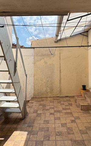 Casa à venda com 195m², 3 quartos e 2 vagas Casa à venda com 195m², 3 quartos e 2 vagasÁrea de Serviço