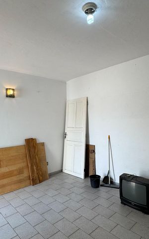 Casa à venda com 195m², 3 quartos e 2 vagas Casa à venda com 195m², 3 quartos e 2 vagasSalão - edícula
