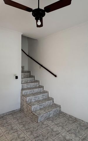 Casa à venda com 195m², 3 quartos e 2 vagas Casa à venda com 195m², 3 quartos e 2 vagasSala