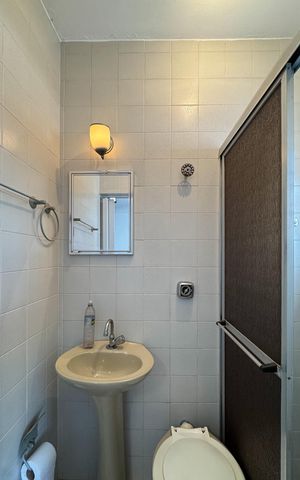 Casa à venda com 195m², 3 quartos e 2 vagas Casa à venda com 195m², 3 quartos e 2 vagasBanheiro - Suíte Edícula