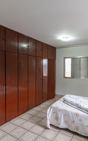 Casa à venda com 560m², 5 quartos e 8 vagas Casa à venda com 560m², 5 quartos e 8 vagasSuíte 1