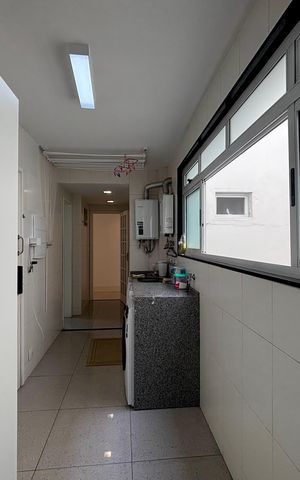 Apartamento à venda com 222m², 4 quartos e 1 vaga Apartamento à venda com 222m², 4 quartos e 1 vagaÁrea de serviço