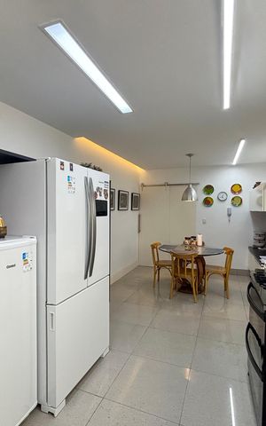 Apartamento à venda com 222m², 4 quartos e 1 vaga Apartamento à venda com 222m², 4 quartos e 1 vagaCozinha