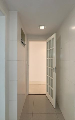 Apartamento à venda com 222m², 4 quartos e 1 vaga Apartamento à venda com 222m², 4 quartos e 1 vagaÁrea de serviço