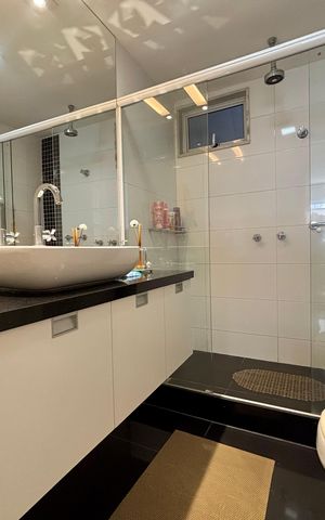 Apartamento à venda com 222m², 4 quartos e 1 vaga Apartamento à venda com 222m², 4 quartos e 1 vagaSuite 1 - banheiro