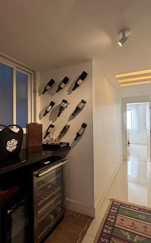 Apartamento à venda com 222m², 4 quartos e 1 vaga Apartamento à venda com 222m², 4 quartos e 1 vagaCorredor